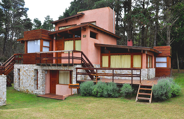 Cabana frente al mar azul